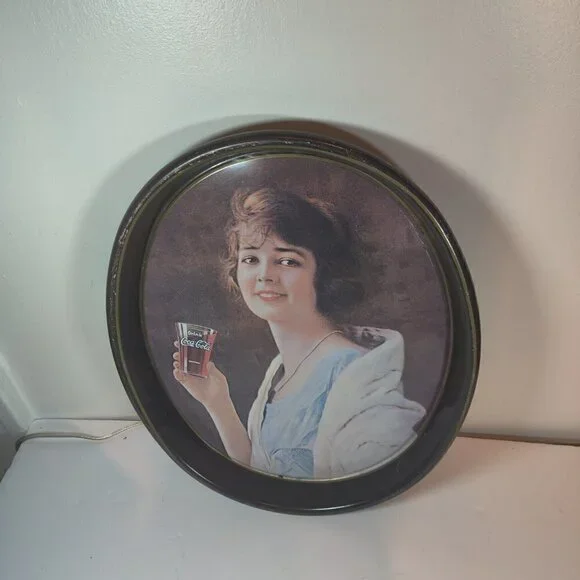 Pretty Girl Drinking Coka-Cola Tray, Vintage made in 1970's, 12" x 15" - Picture 2 of 4